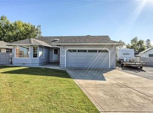 426 Garden Cir, Eagle Point, OR