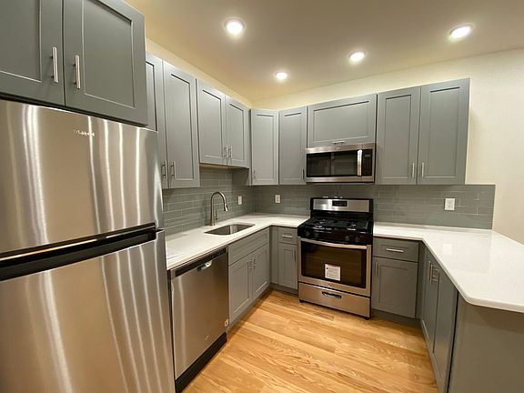 4th image of 1527 Christian St APT 1