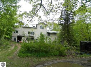 5375 W Deerfield Rd, Remus, MI 49340