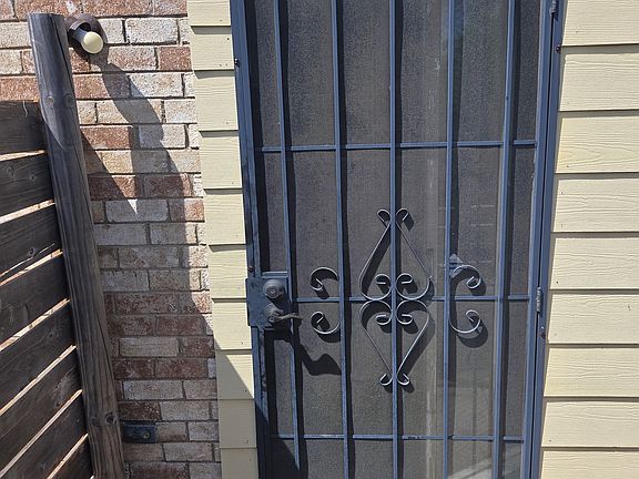 4th image of 9519 Timberbluff Rd #1