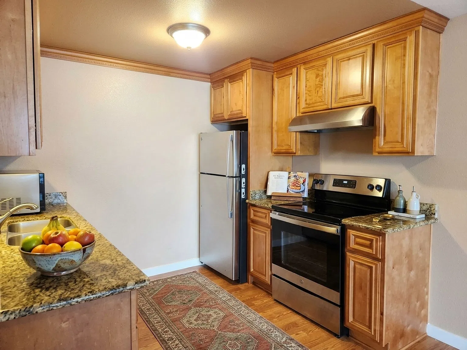Estada Apartments — Photo 2