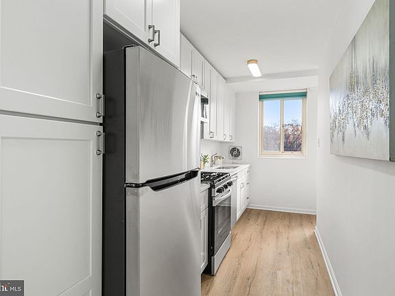 3rd image of 4000 Tunlaw Rd NW APT 811