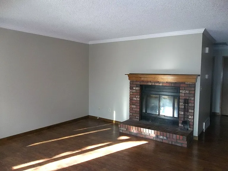 933 E Prospect Rd #A — Photo 2