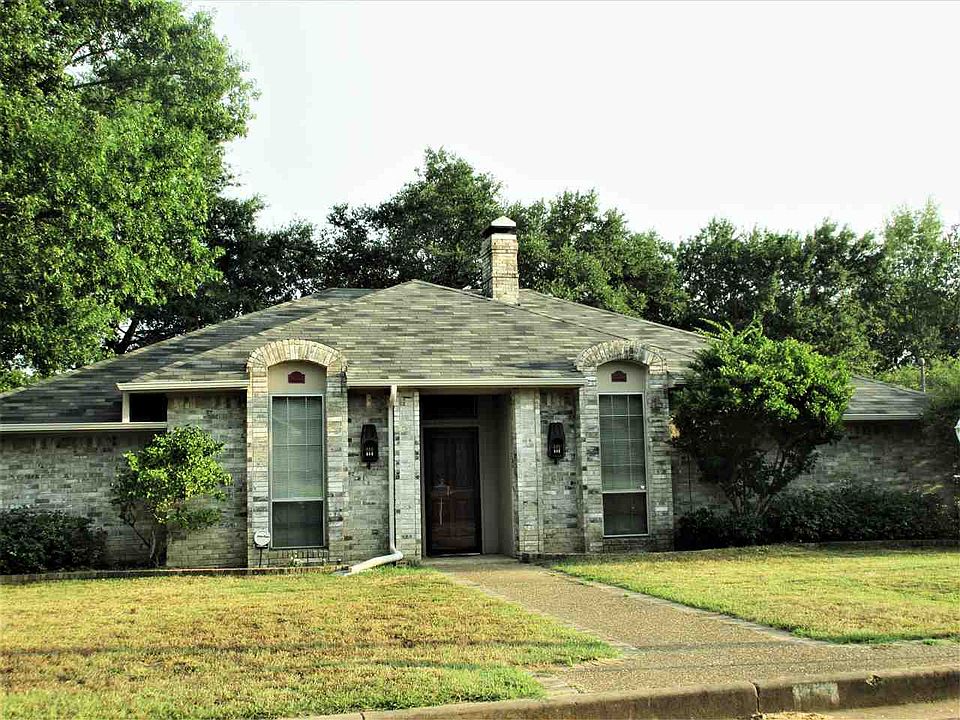 1st image of 815 Willowcreek Dr