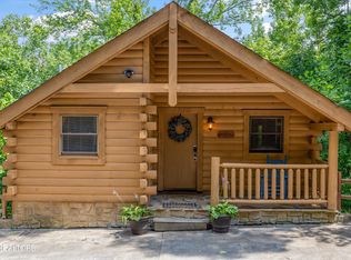 1235 Honeysuckle Ln, Sevierville, TN 37876