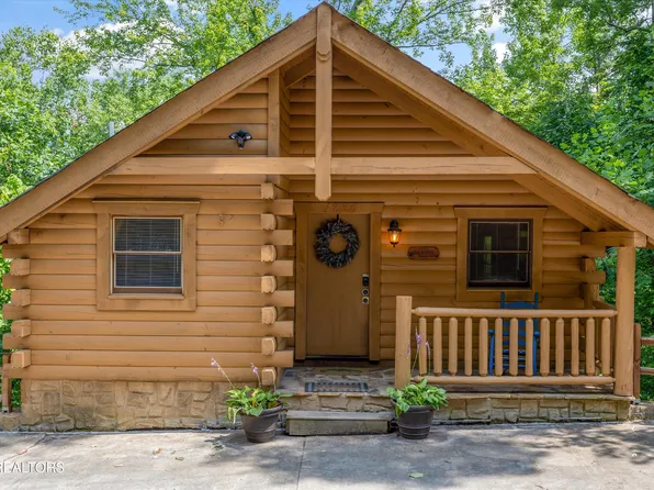 1235 Honeysuckle Ln, Sevierville, TN 37876