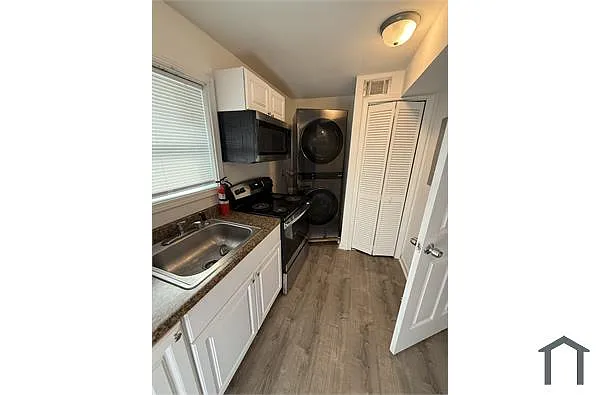 Building Photo - 635 Jett St NW #7