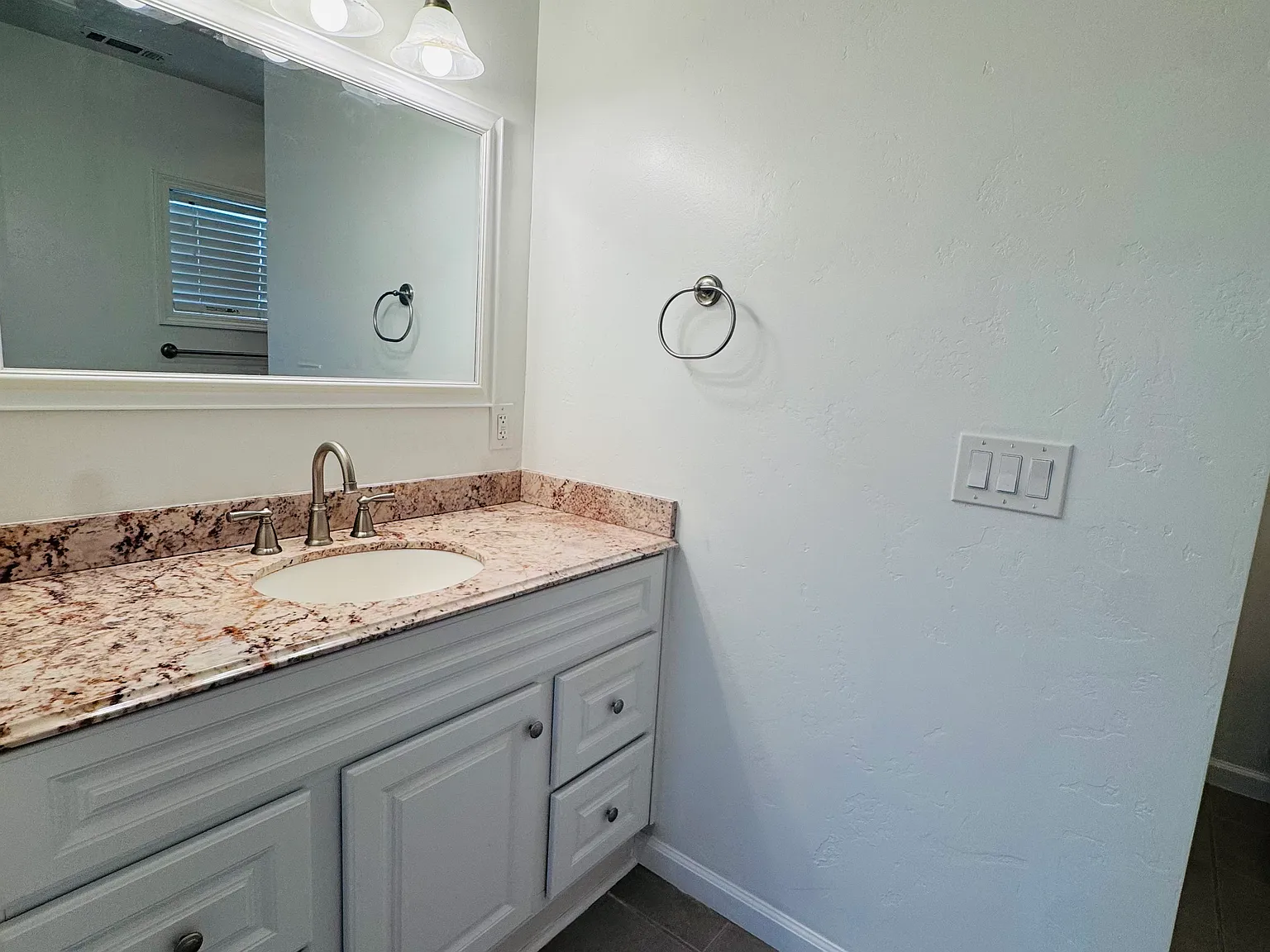 1 bed, 750 sqft, $2,000 — Photo 4