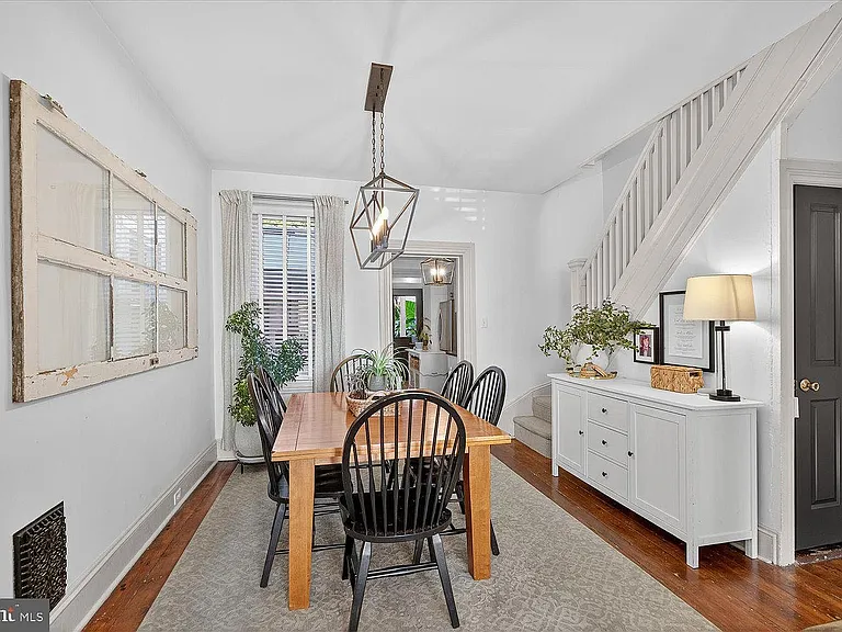 403 N Queen St — Photo 12