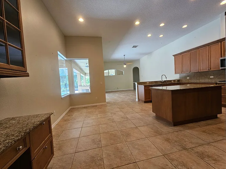 1107 Oxbridge Dr — Photo 36