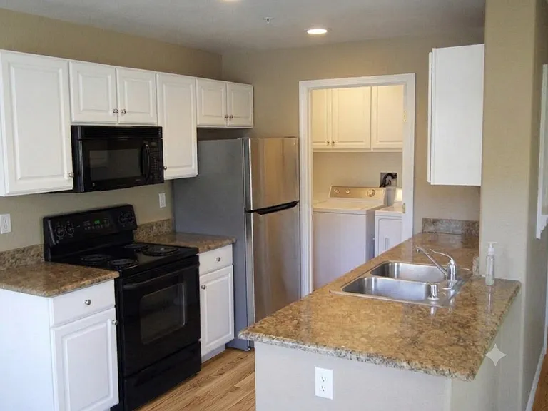 1360 Shady Ln #222 — Photo 2