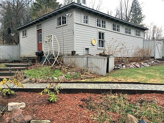 4th image of 624 E G St