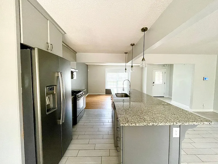 2112 Chandler Ave — Photo 9