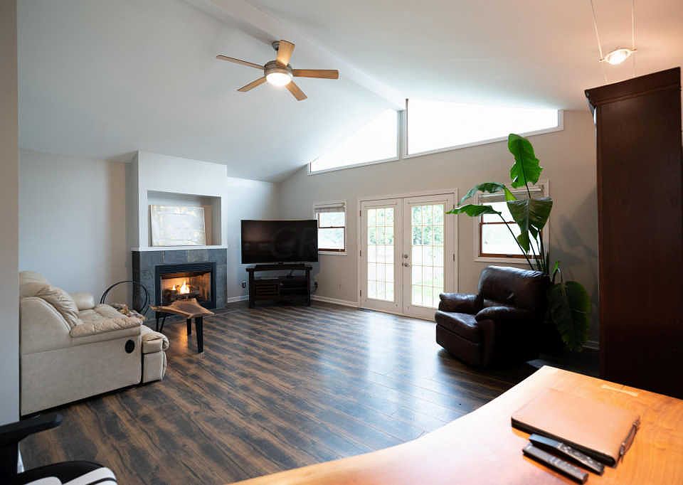 1st image of 338 E Jeffrey Pl
