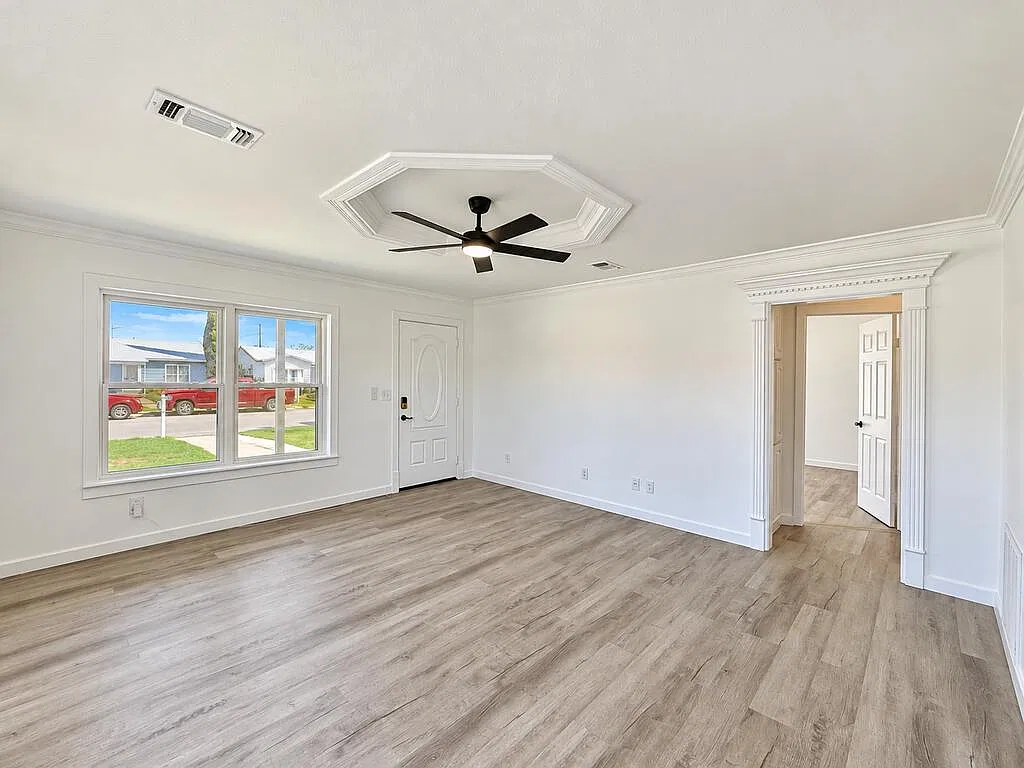 3 bed, 1.0 bath, 1232 sqft, $1,650 — Photo 4