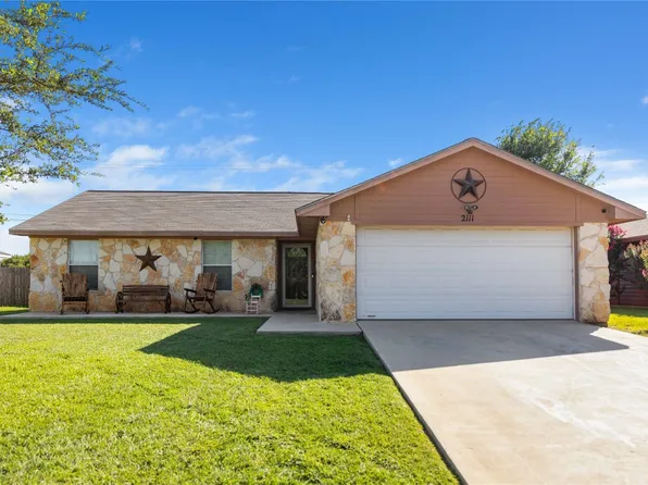 2111 8th St, Brownwood, TX 76801