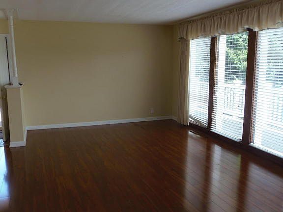 4th image of 824 Littleton Dr