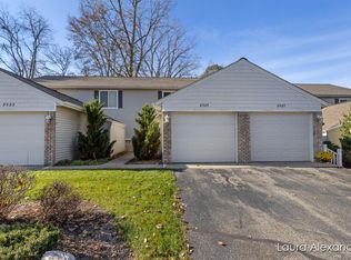 8525 Courtland Dr NE, Rockford, MI 49341