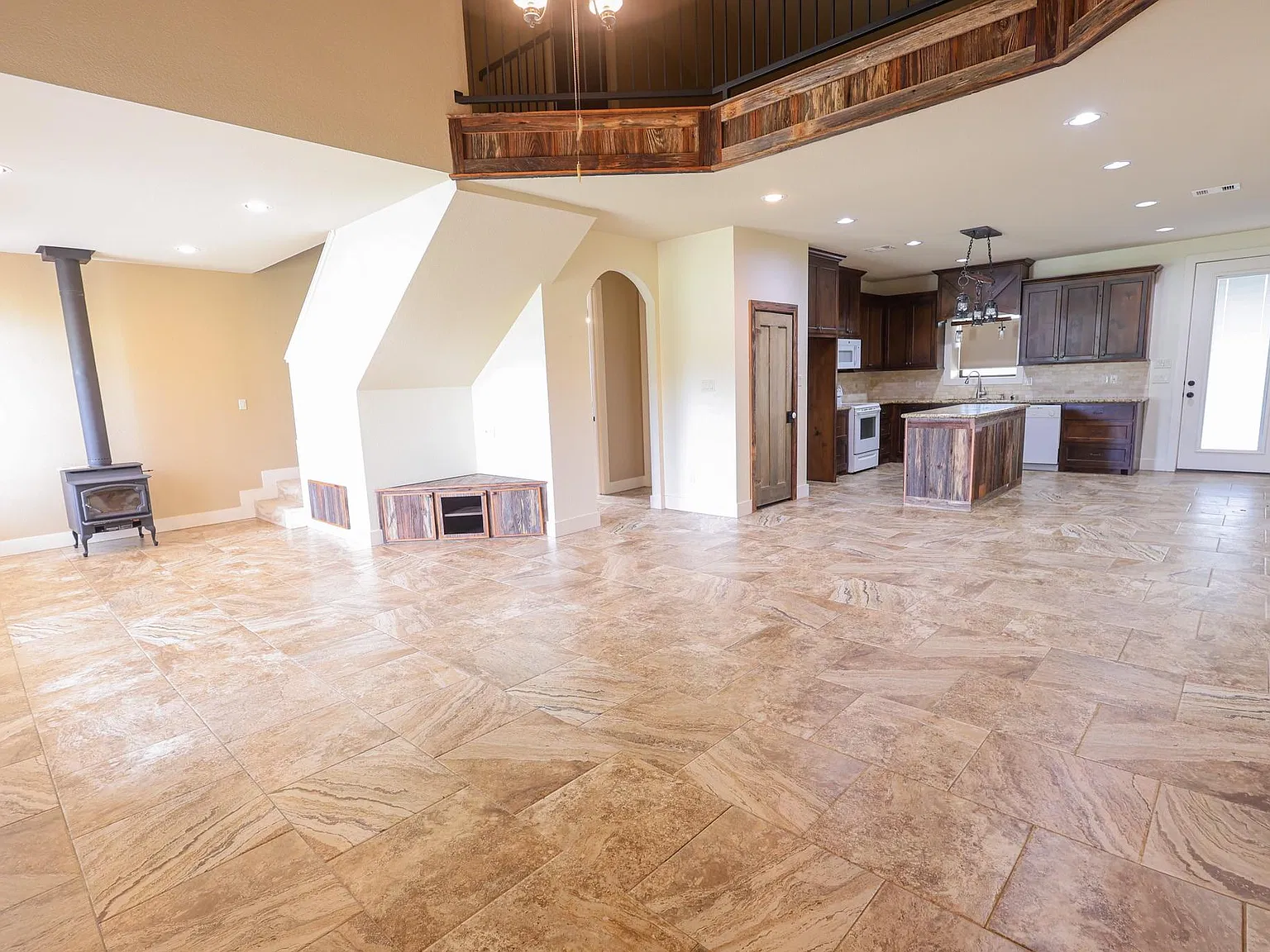 2 bed, 2.0 bath, 1710 sqft, $2,000 — Photo 3
