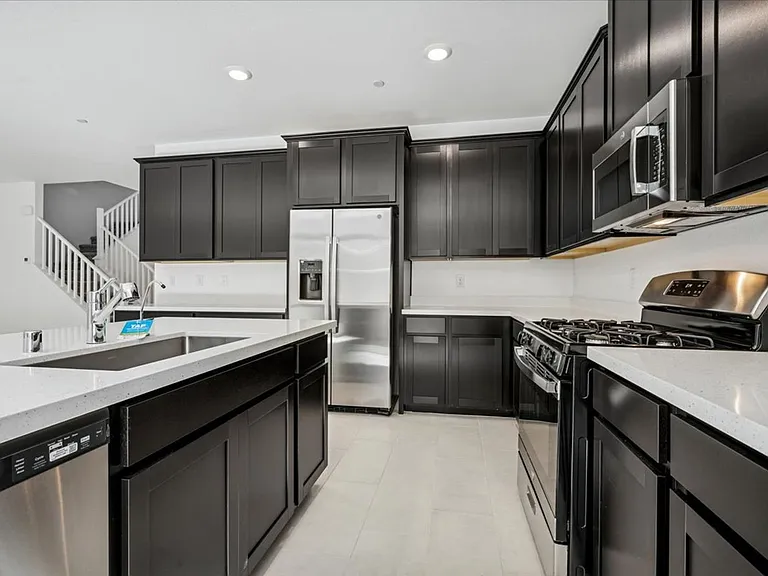 311 Mount Tyndall St — Photo 23