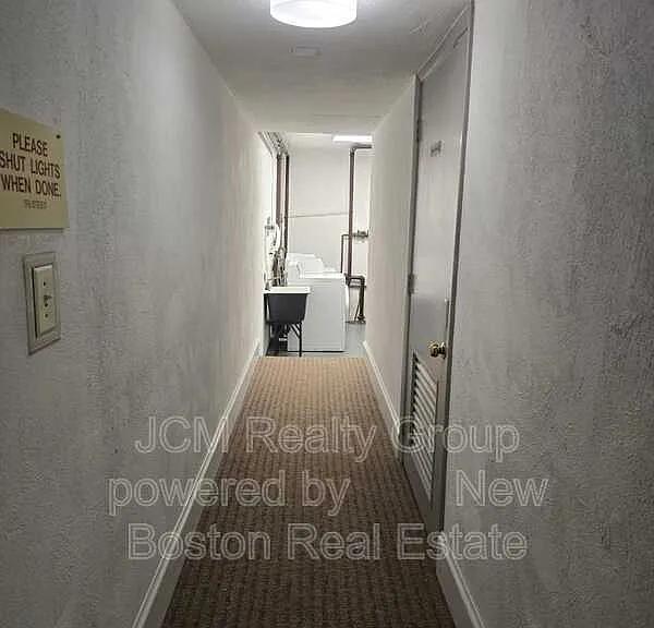 276 Albion St — Photo 31