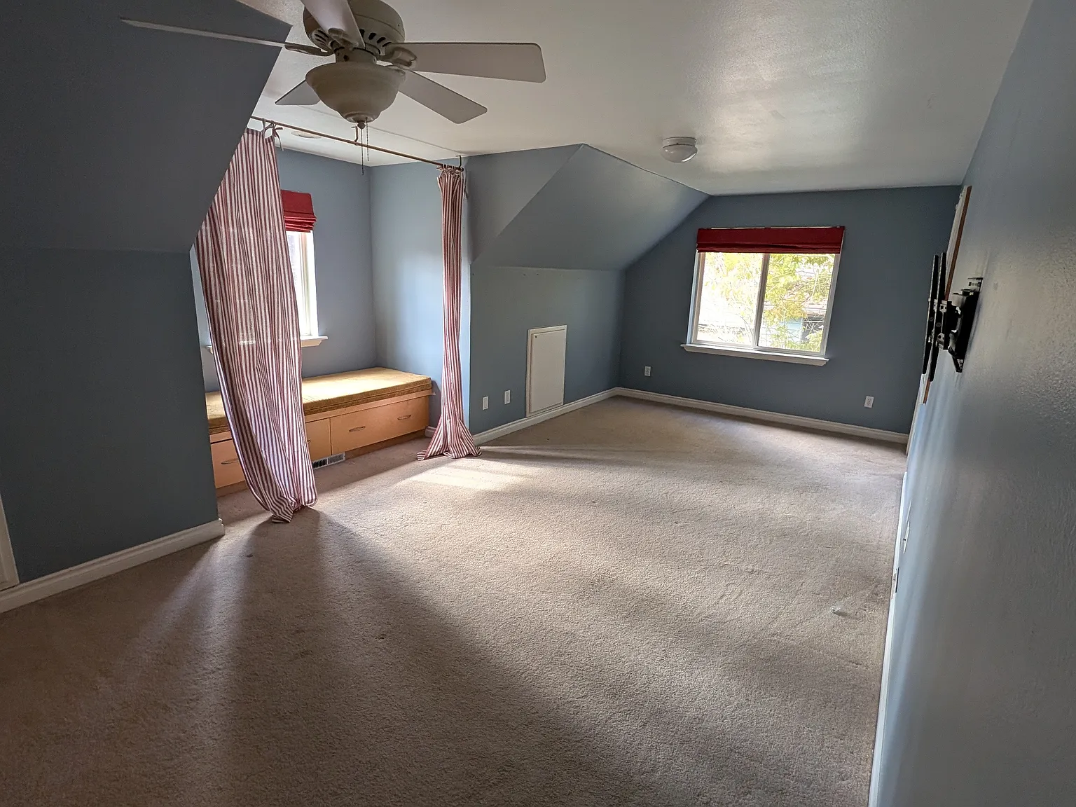 4 bed, 2360 sqft, $4,300 — Photo 1