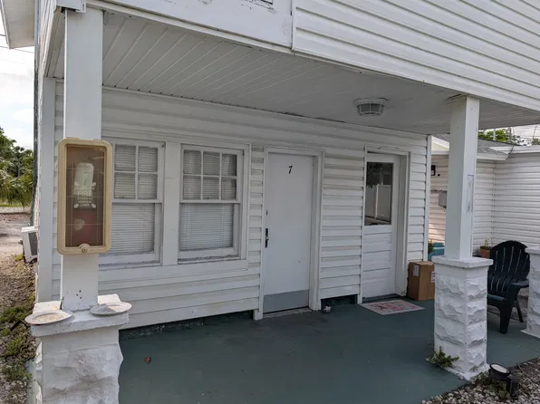 826 11th St N #7, Saint Petersburg, FL 33705