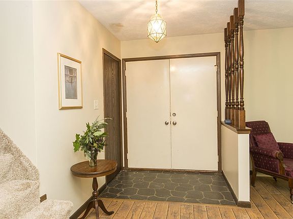 2nd image of 937 Deepwood Dr