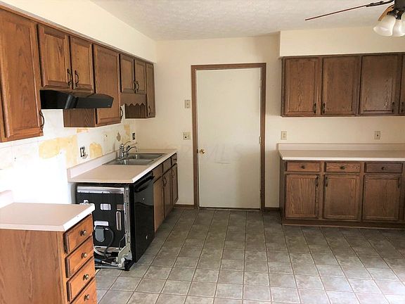 2nd image of 437 Samantha Cir
