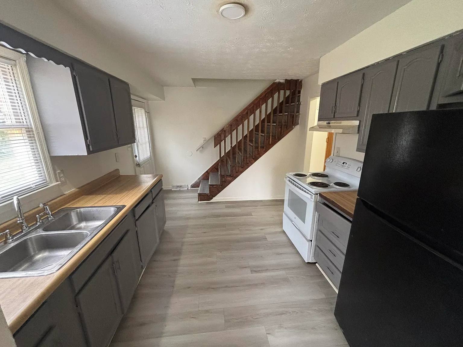 2 bed, 1.5 bath, 1200 sqft, $1,300 — Photo 4