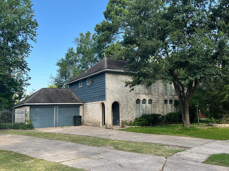 21202 Abbey Oak Cir — Photo 1