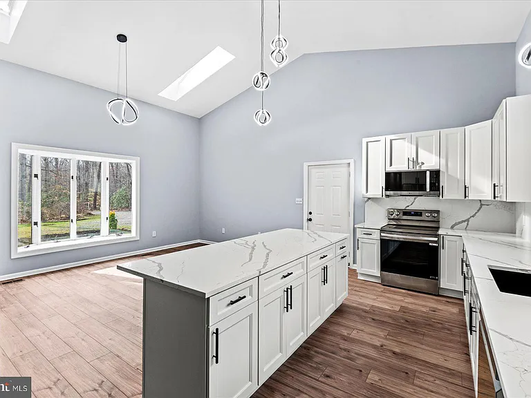7621 River Rd — Photo 4