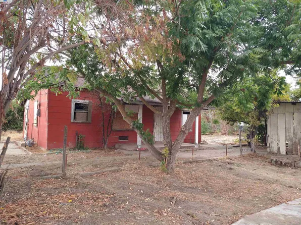 696 Pedersen Rd, Oakdale, CA 95361