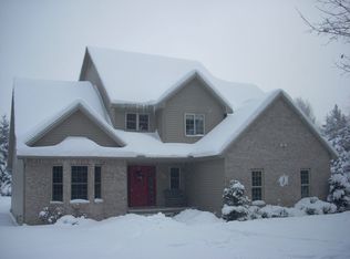 2740 W Woodlands Dr, Traverse City, MI 49685