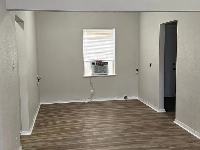 206 E Sabine St — Photo 2