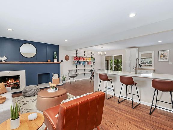 3rd image of 537 Crestmore Pl