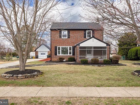 2nd image of 465 Hawarden Rd