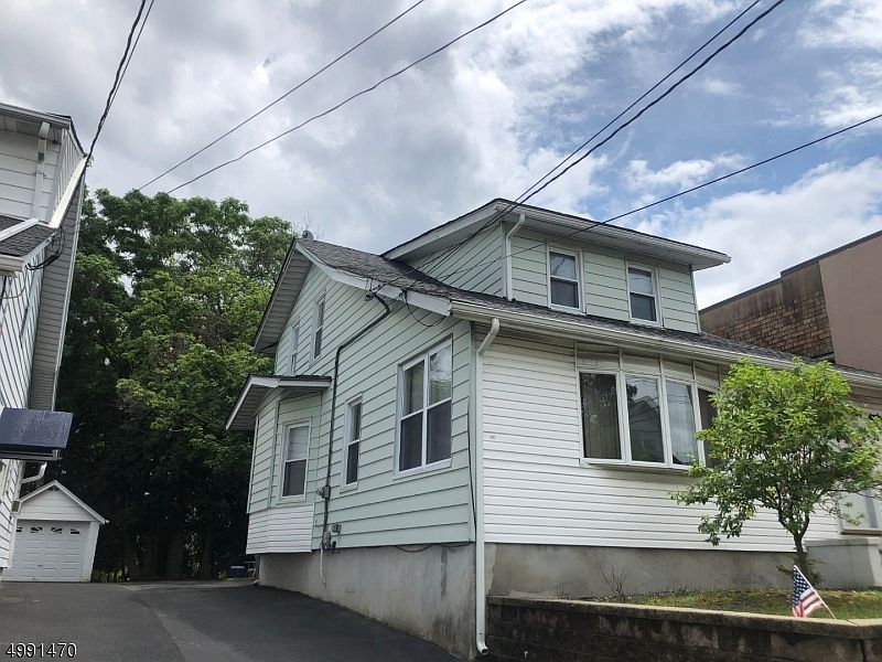 2nd image of 262 Union Blvd