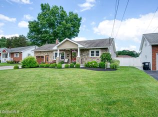 9 Memory Ln, Schenectady, NY 12306