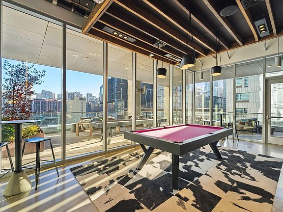 Arc_amenity_rooftop billiards