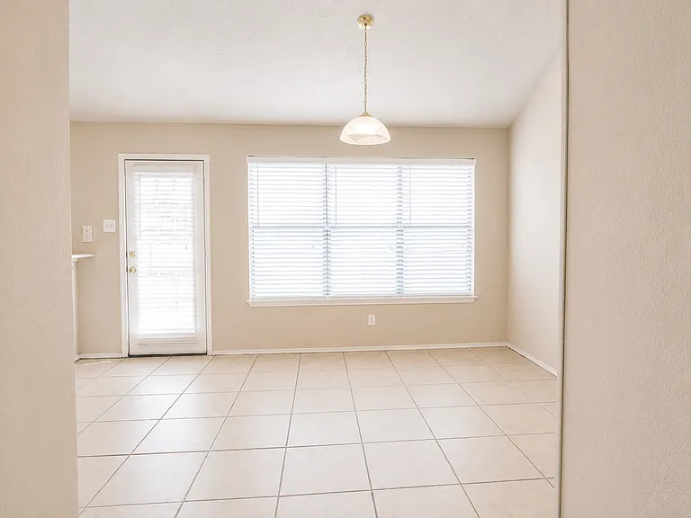 1410 Flameleaf Dr — Photo 11