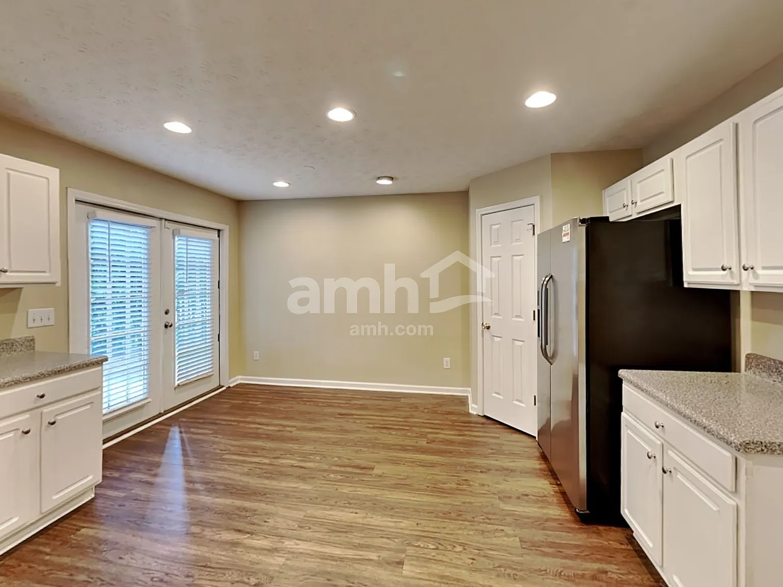4 bed, 2.5 bath, 2136 sqft, $2,370 — Photo 3