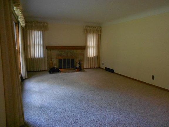 4th image of 2317 Ashland Ave