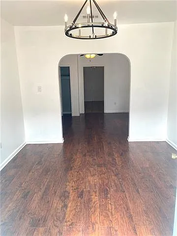 2 bed, 1.0 bath, 732 sqft, $1,330 — Photo 2