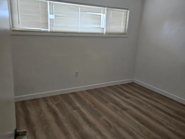 3936 Clairemont Dr — Photo 6