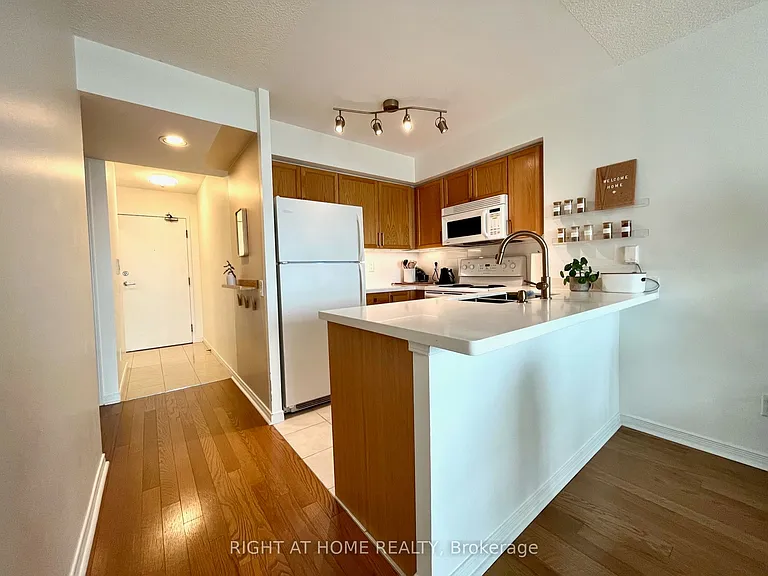 28 Harrison Garden Blvd #1007 — Photo 4
