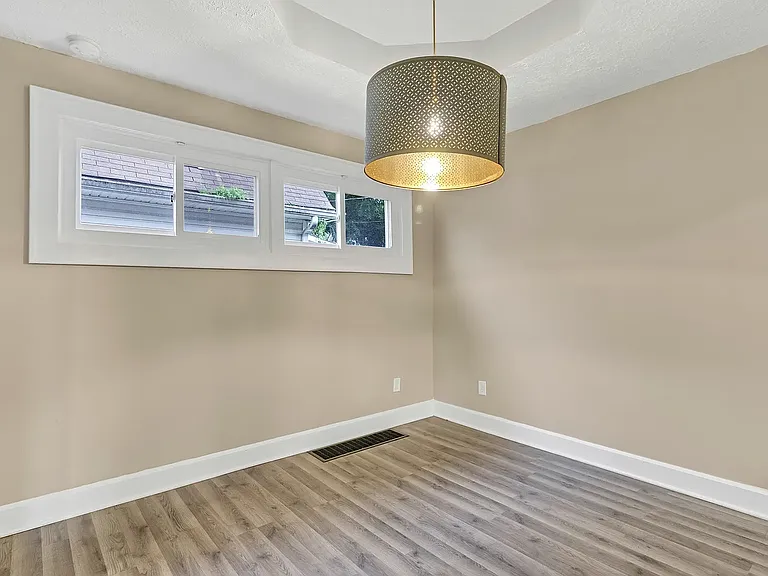330 Bernard Ave — Photo 12