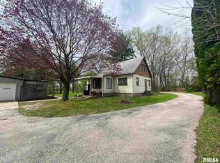 3707 John Deere Rd, East Moline, IL 61244