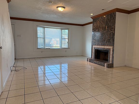 2nd image of 6598 Coveview Ct