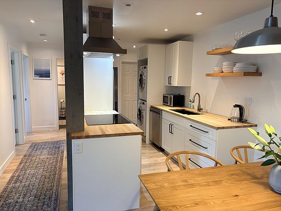 5th image of 1103 Howie Ave #201